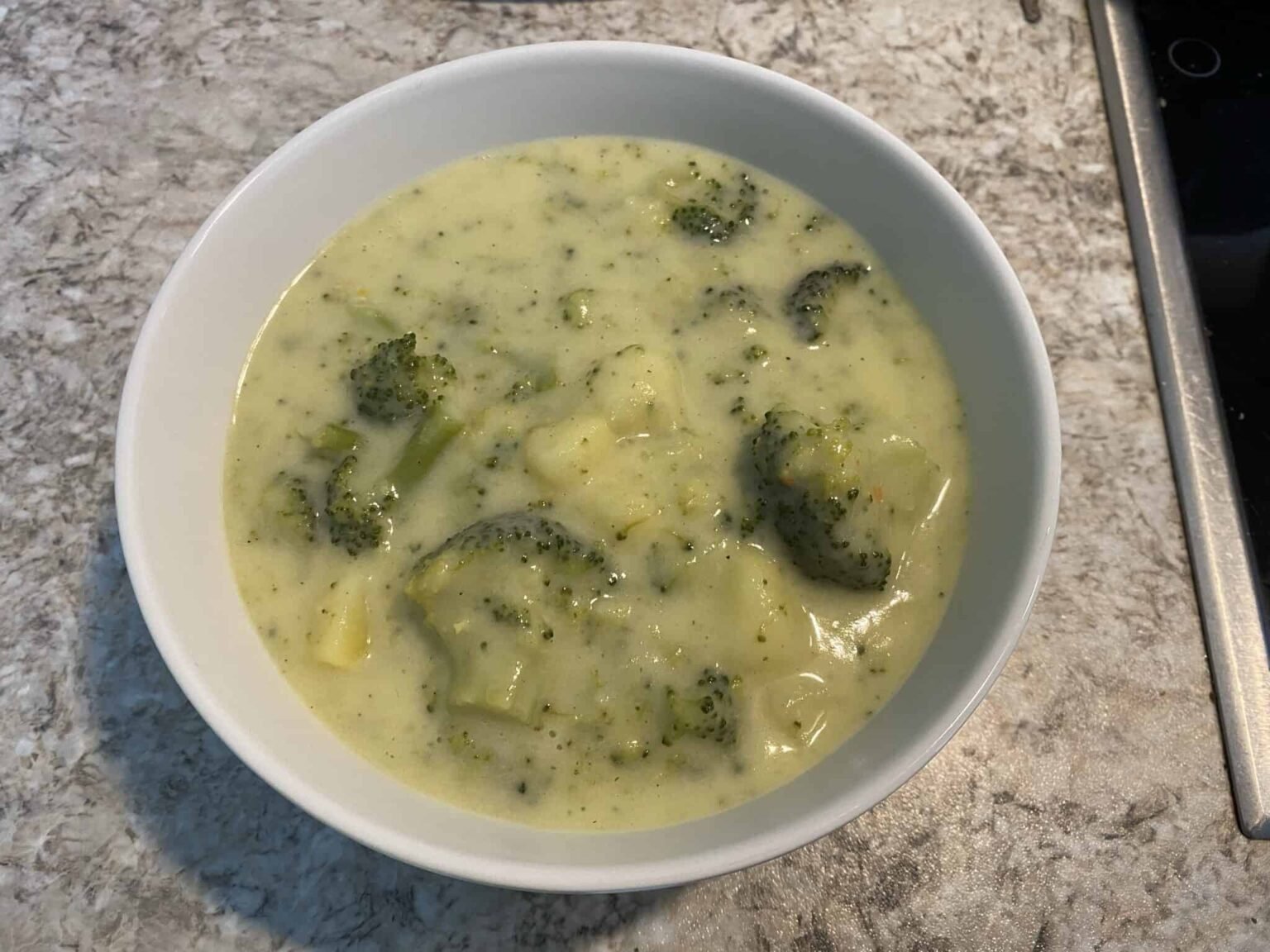 Schnelle Brokkoli Cremesuppe mit Kartoffeln - Täglich lecker kochen
