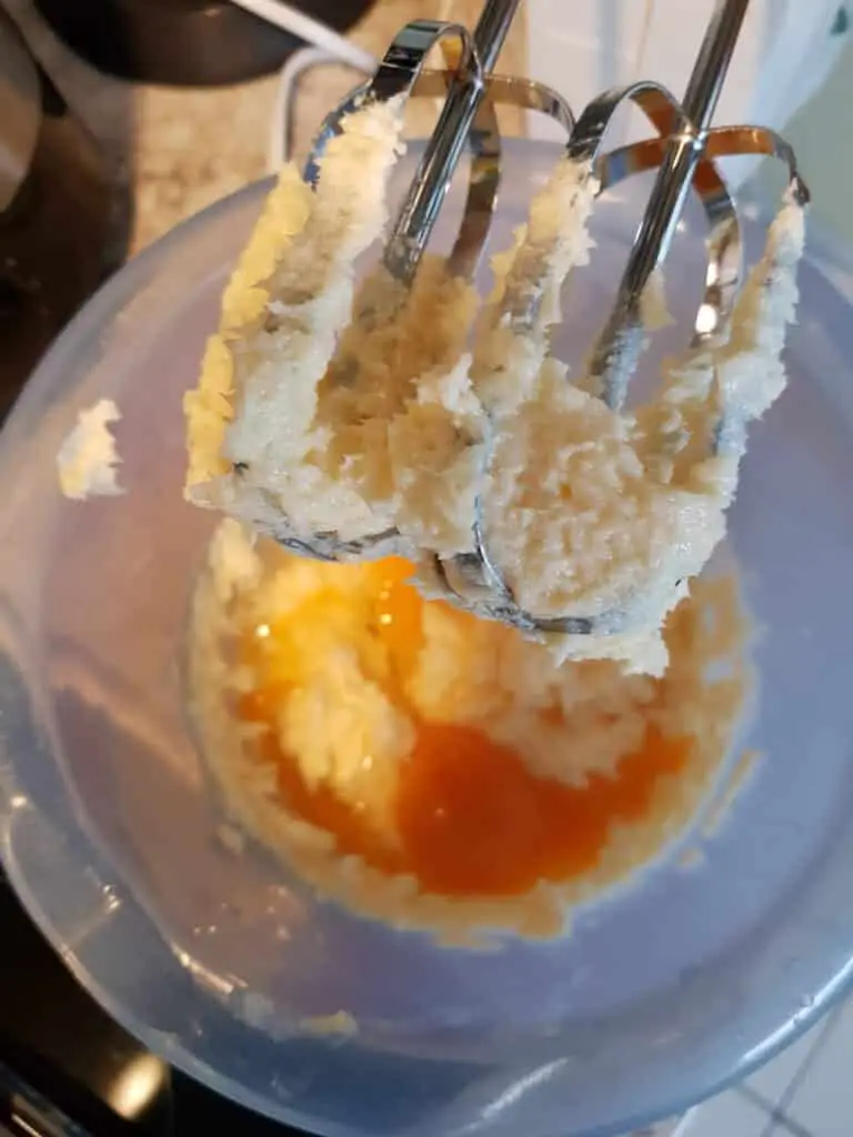 Ein einfaches schnelles Schmandkuchen-Rezept mit fruchtiger Mango 7 AD71486C B361 4259 B418 DB06F46DF965 Ein einfaches schnelles Schmandkuchen-Rezept mit fruchtiger Mango
