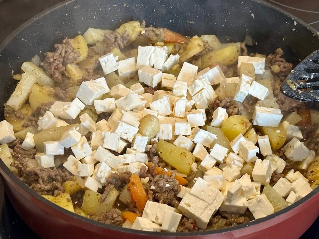 HACKFLEISCH-PFANNE MIT WURZELGEMÜSE