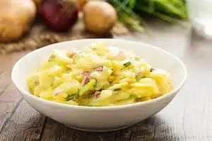 Sommerlicher leichter Kartoffelsalat mit Gurke - Erfrischend und lecker und 1-2-3 fertig! 5 leichter sommerlicher Kartoffelsalat
