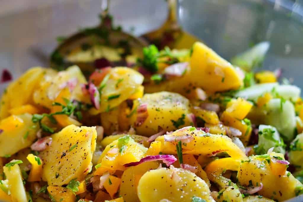 sommerlicher leichter Kartoffelsalat