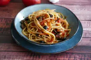 Spaghetti alla Puttanesca - Ein Feuerwerk mediterraner Aromen 21 Spaghetti alla Puttanesca