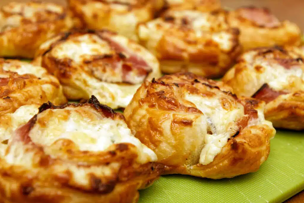 Herzhafte Blätterteigschnecken