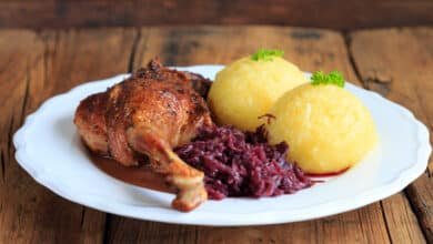 Selbstgemachtes Rotkraut - Ein köstliches 6-Schritte-Rezept zum nachkochen 31 Gänsekeule mit Rotkohl und Klößen