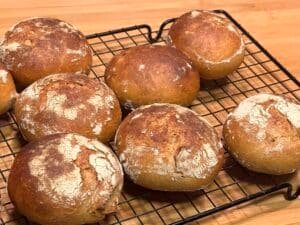 IMG 7579 Köstliche Selbstgemachte Roggenbrötchen: Ein Genuss für jeden Brotliebhaber!